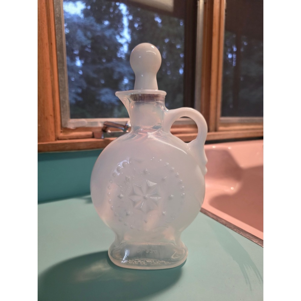 VTG Jim Beam Decanter D-334 119 57 White Milk Glass Opalescent Starburst Stopper